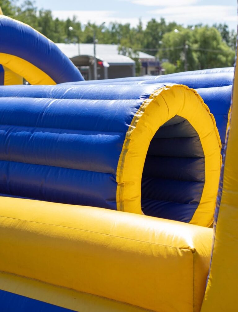 Ile kosztuje dmuchaniec we własnym ogrodzie? Przewodnik po cenach